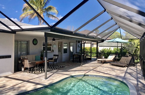 South Venice House | The Casa Coco | Coronado: Updated home, Heated pool close to S. Venice beach.