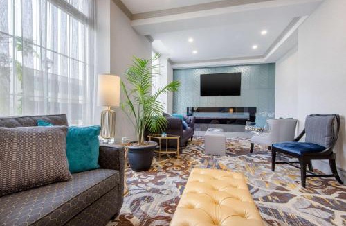 Orillia Hotel | The Champlain Waterfront Hotel, an Ascend Collection Hotel