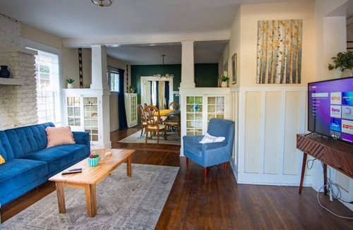 Glen Iris House | The Charmer at Glen Iris- Sleeps 14 -Serene Stays