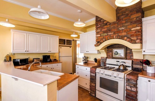 Nob Hill House | The Cottage-Near Downtown Historic Courthouse Square
