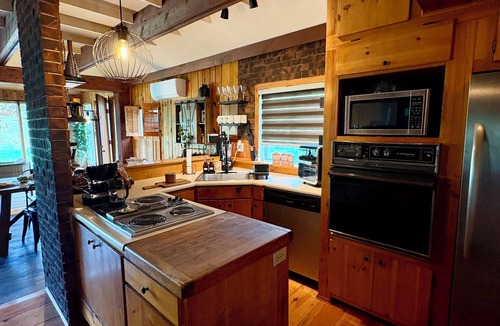 Georgetown Cottage | The cottage on the Credit River, cast a line or float lazily down the river.