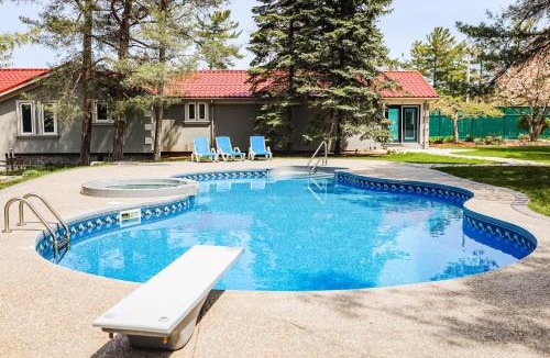 Wasaga Beach House | The Dockhouse Cottage Five