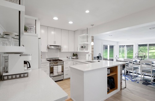 Bethel Park House | The Dog Haus near DT Pittsburgh |Pet Friendly| Self Check in!