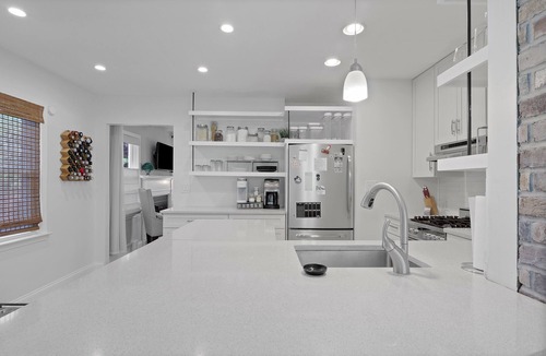 Bethel Park House | The Dog Haus near DT Pittsburgh |Pet Friendly| Self Check in!