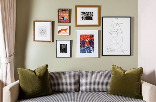 Hyde Park Hotel | The Double Queen at Palihouse Hyde Park Village, Pets Allowed Here!