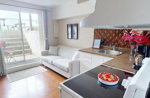 Wasaga Beach Apartment | The Driftwood Deck 5B