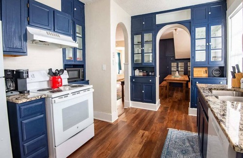 Glen Iris House | The Enchanter at Glen Iris-Sleeps 14 -Serene Stays