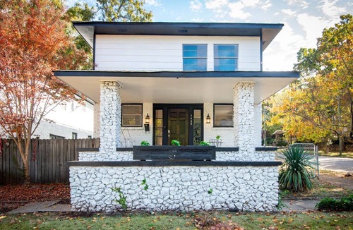 Glen Iris House | The Enchanter at Glen Iris-Sleeps 14 -Serene Stays