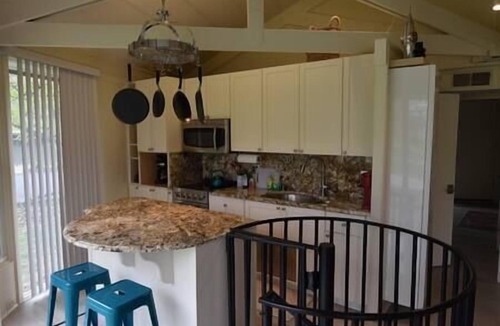 Cheat Lake House | The Escape Pod @Cheat Lake, private Hot Tub, WVU