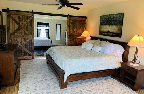 Hamilton House | The Farmhouse - 2 ml from Colgate, king bed, family friendly, sleeps 10