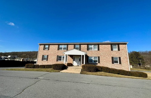 Shippensburg Apartment | The Flat on Olde Scotland - Two bedroom, one bath flat with full kitchen