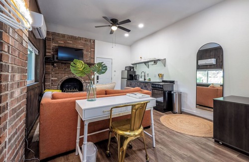 Sanford Apartment | The Florida Room Studio Near HCA Hospital · Full Kitchen · Pet Friendly