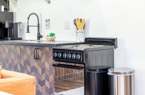 Sanford Apartment | The Florida Room Studio Near HCA Hospital · Full Kitchen · Pet Friendly