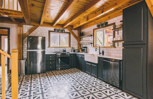 Frontenac Cabin | The Frontenac: A Lakeside Cabin Retreat with Sauna