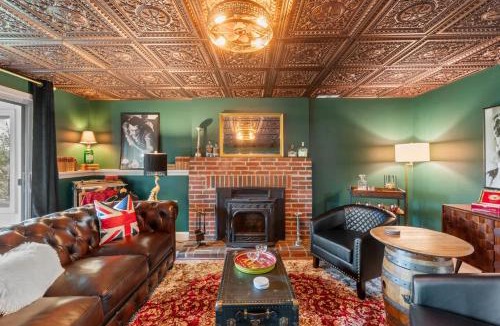 Hammondsport House | The Gallagher House - Speakeasy Firepit Lakeview