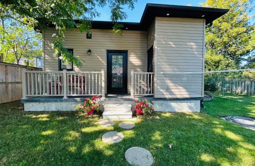 Brampton Villa | The Grassy Oasis