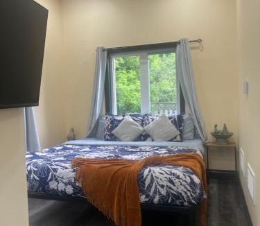 Brampton Villa | The Grassy Oasis