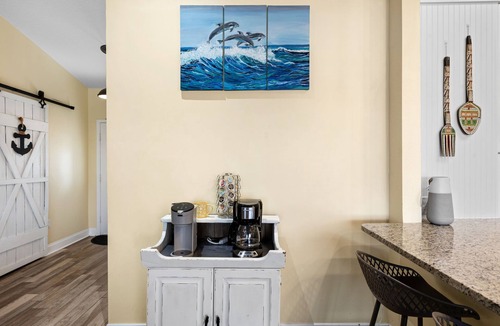 Apollo Beach House | The Gray Dolphin at Casa de Kingston — Waterfront Oasis in Apollo Beach