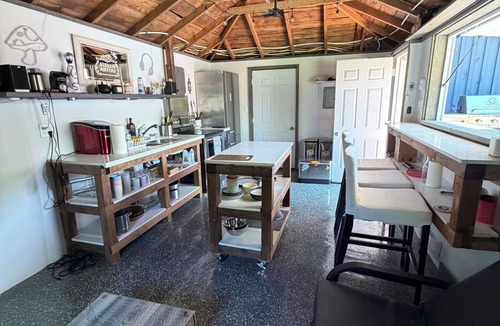 Port Elgin House | The Hacienda – Walk to the Beach & Downtown Port Elgin