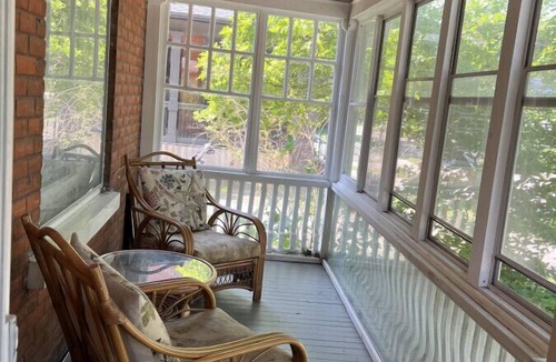 Stratford Apartment | The Happy House - 5 bedrooms! Right downtown.