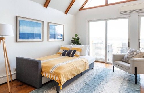 Centerport House | The Harbor House: Beachfront Home 1 hour from NYC