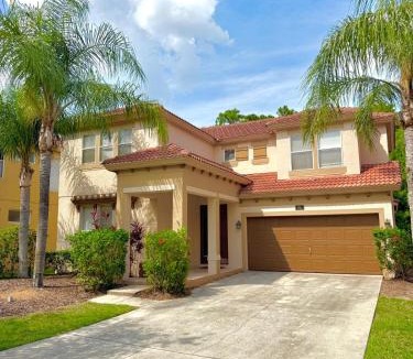 Historic Downtown Kissimmee Villa | The Hearth Home - 4 Suites
