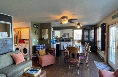 McDougall Cottage | The Hideaway - Lakefront 3 bedroom southwest vistas 2.5 hours north GTA