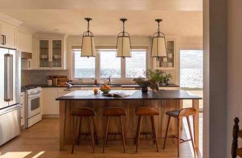 Wellington House | The Hull House - Lake Ontario Waterfront w Sauna