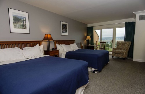 Dundee Hotel | The Inn at Glenora Wine Cellars