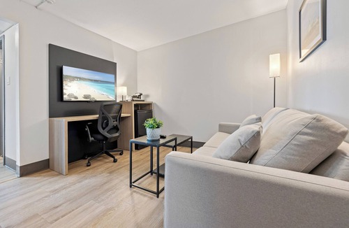 Jordan Harbour Hotel | The Jordan Ramada by Wyndham