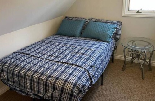 Meaford Ski Chalet | The Kutir - Entire Cottage in Meaford - Four Season Chalet - Great Place
