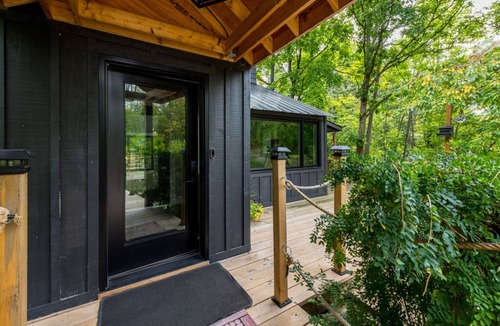 Georgian Bay Cottage | The Lake House! Private 3.6 Acres Family Retreat!