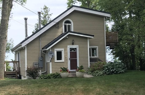 The Blue Mountains Cottage | “The Loons” Waterfront Cottage with Private Beach on Georgian Bay! Pet friendly
