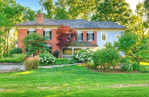 Brampton House | the Luxury Liard House, Historic 4bed country home
