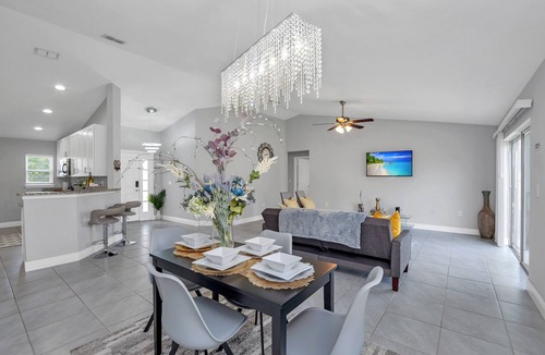 Poinciana House | THE MODERN OASIS - SPACIOUS 4 BDRM VACATION HOME. MINS. FROM DISNEY.