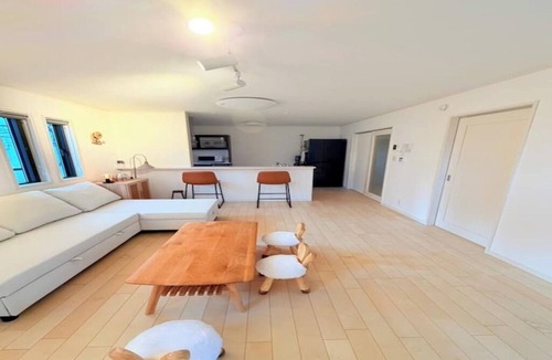 Toshima House | The Moon and Bunny 3-bedroom bungalow in perfect Toshima City with AC