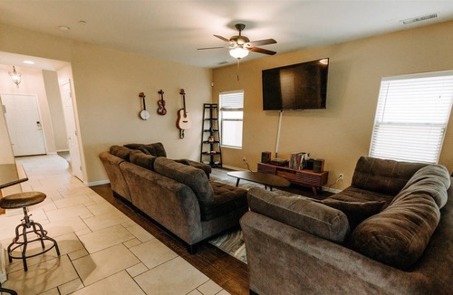 Northgate House | The Musical Getaway | Near Downtown | Fast Wifi