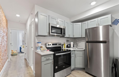 Belmont Apartment | The Mykonos Muse - University City