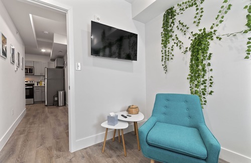 Belmont Apartment | The Mykonos Muse - University City