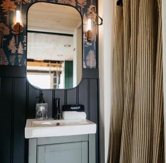 Tyendinaga Mohawk Territory Other | The Nest - Romantic Tiny Home with a Vintage Vibes, 10 mins to Winery