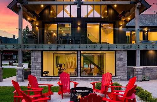 The Blue Mountains Ski Chalet | The Northern Escape HOT TUB & SAUNA!