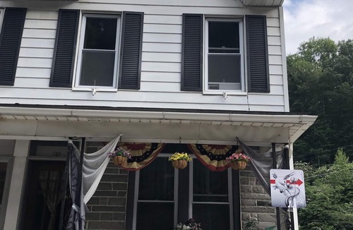 Ashfield House | THE OLD JAIL HIDEAWAY AT JIM THORPE, P.A. - PRIVATE PARKING