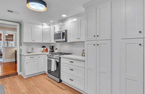 Lakeland House | The Olive Branch – 5★ Historic Bungalow Walkable + Stylish + Family-Friendly