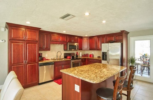 Ridge Wood Heights House | The Palms-Private Heated Pool, Hot Tub, Private backyard-5mi to beach