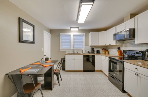 Lincoln Park Apartment | 'The Peaceful Post' Cozy Winter Escape in Kingston