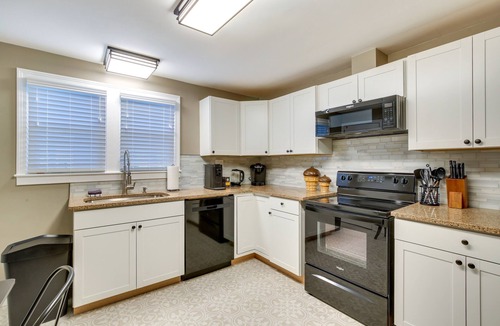 Lincoln Park Apartment | 'The Peaceful Post' Cozy Winter Escape in Kingston