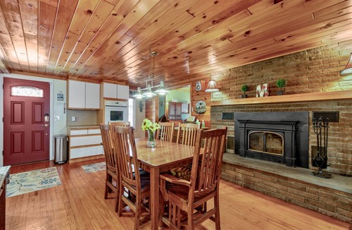 Lakeville Cottage | The Perfect Lakeview Retreat
