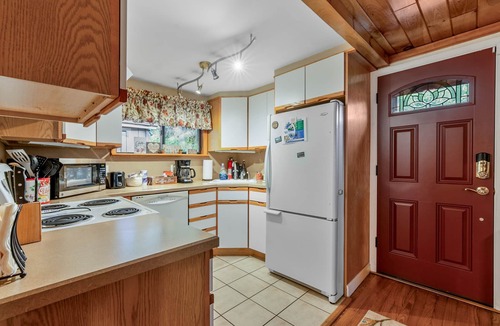 Lakeville Cottage | The Perfect Lakeview Retreat