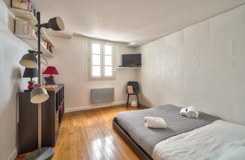 Arsenal Apartment | The Perfect Parisian 2 bdrs flat at Le Marais