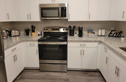 Bound Brook Apartment | The Perfect Retreat*2Bd/2BA*Parking*Pets